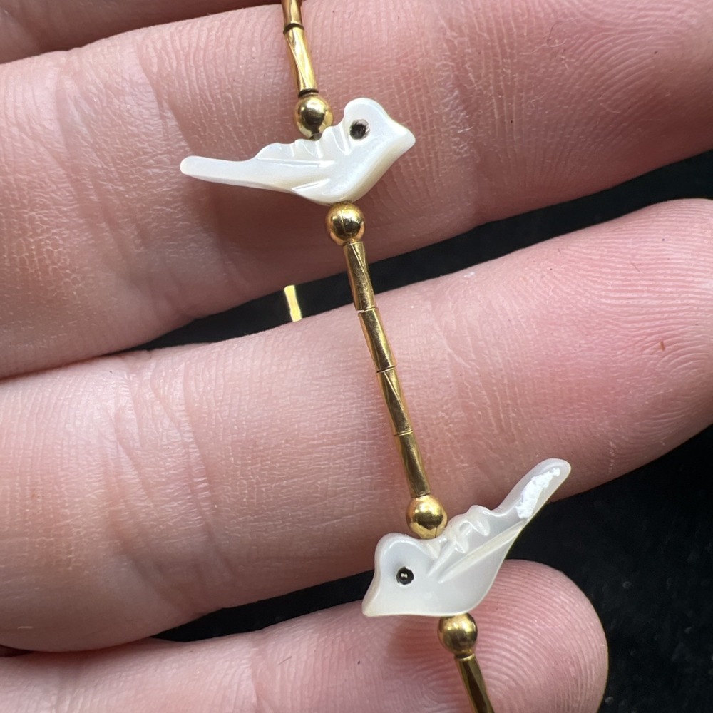 Vintage Mother of Pearl Bird Fetish Gold Tone Barrel Clasp 15" Long Necklace - Picture 4 of 6
